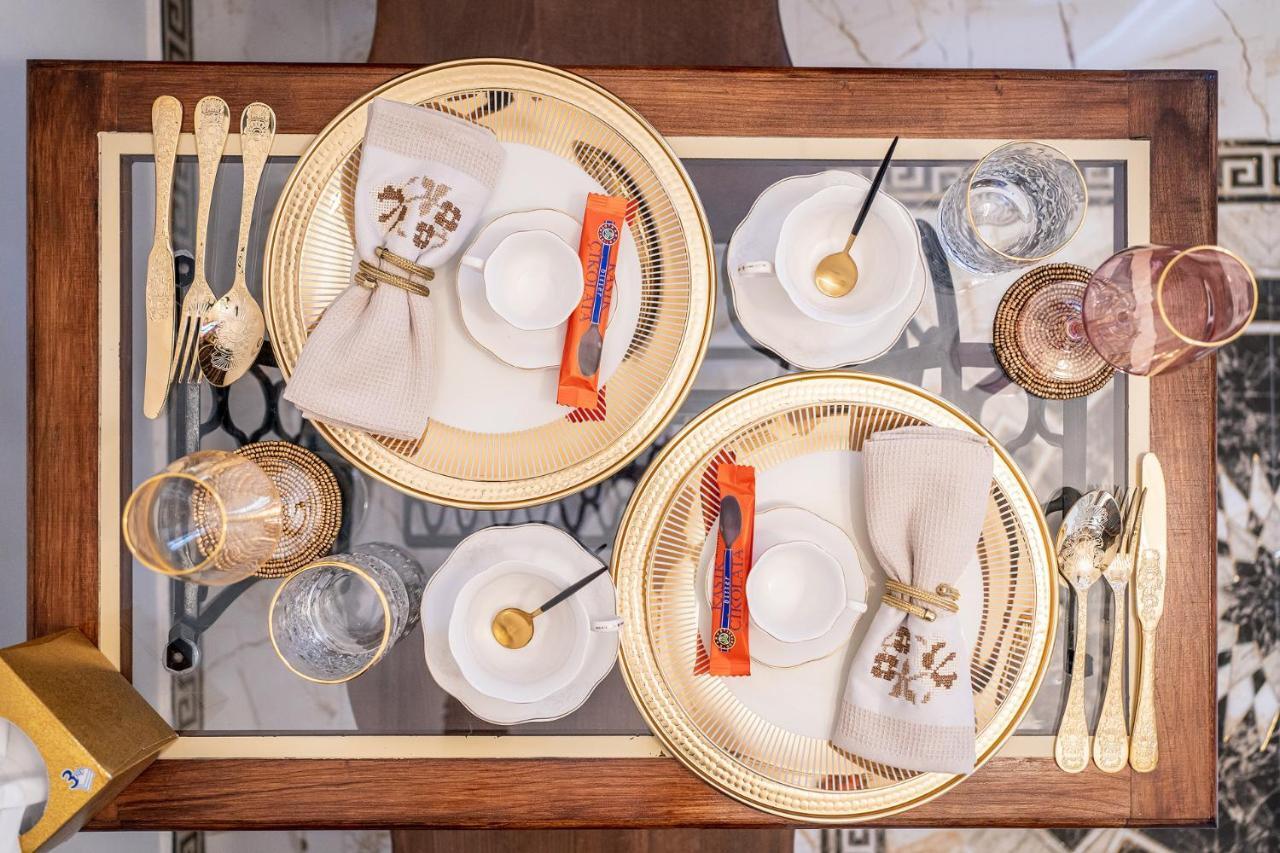 Private Museum Apartment With Antique Decor Bucureşti Ngoại thất bức ảnh