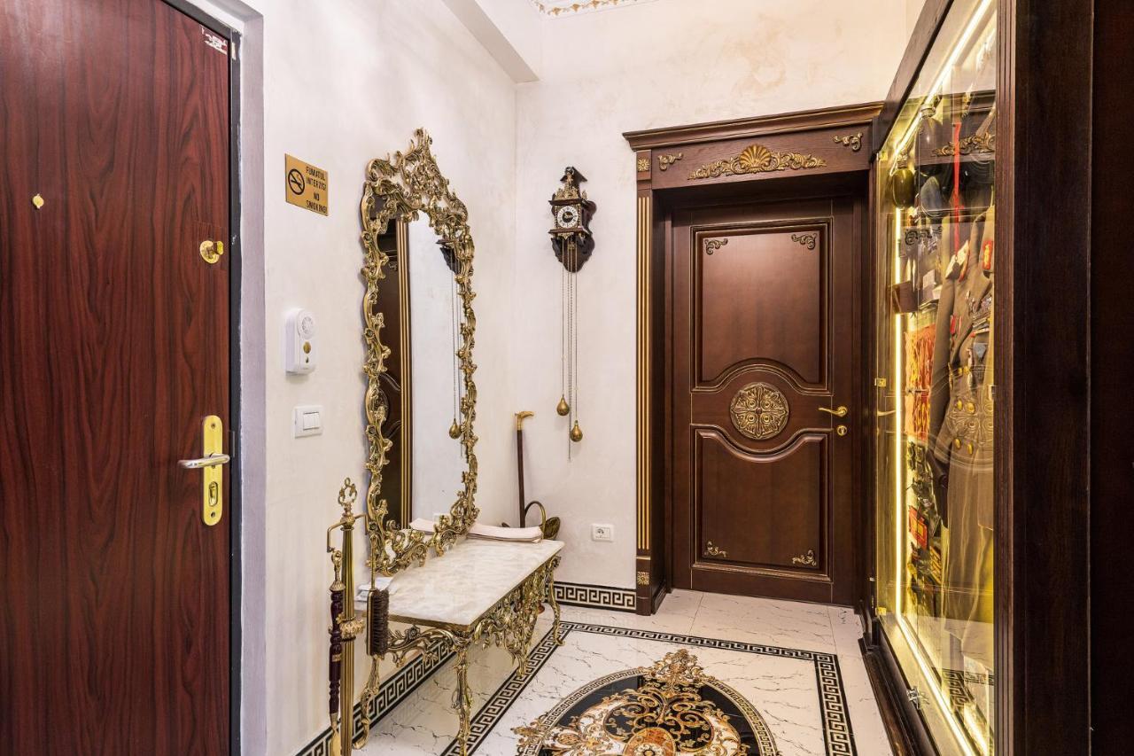 Private Museum Apartment With Antique Decor Bucureşti Ngoại thất bức ảnh