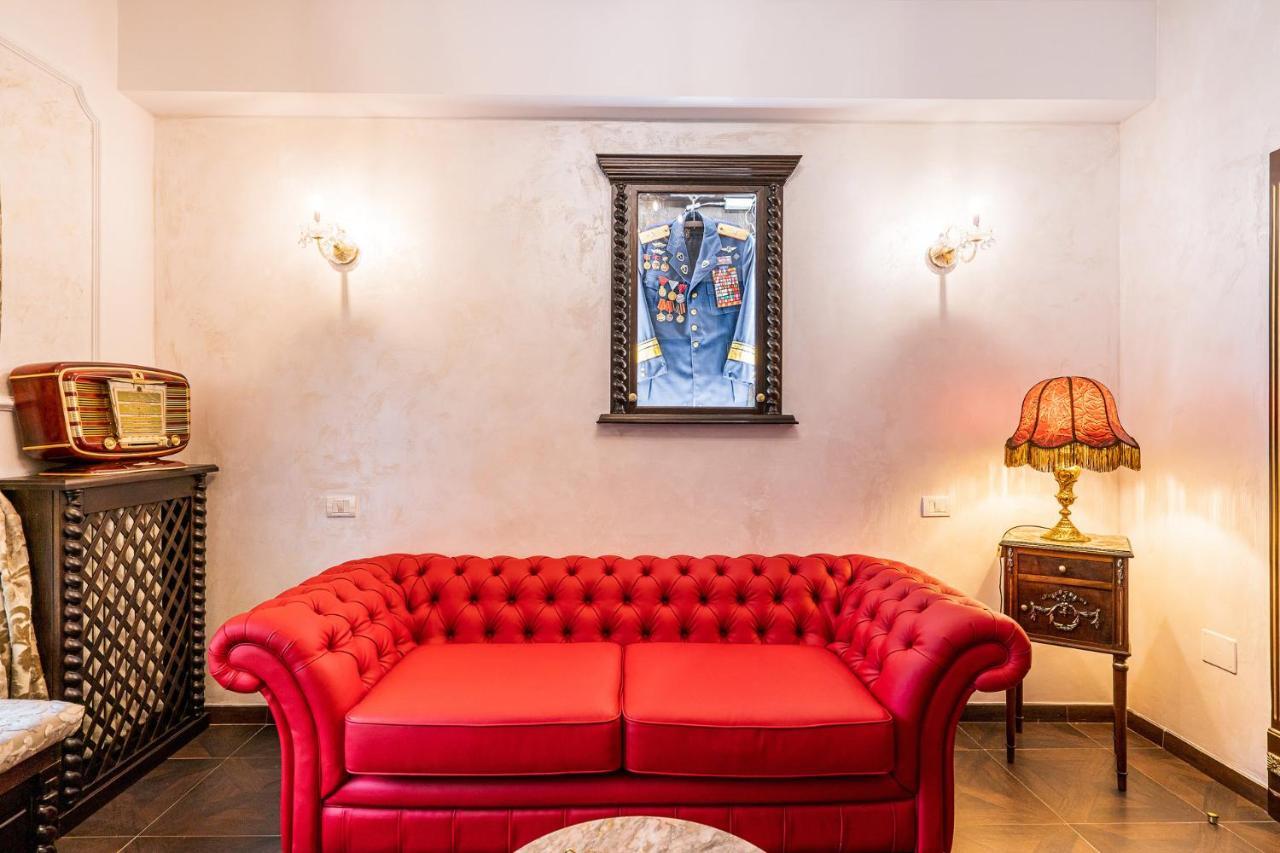 Private Museum Apartment With Antique Decor Bucureşti Ngoại thất bức ảnh