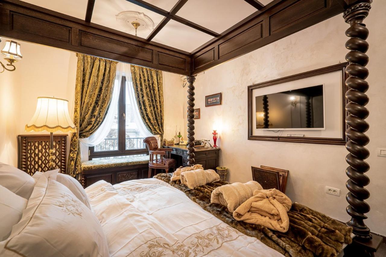 Private Museum Apartment With Antique Decor Bucureşti Ngoại thất bức ảnh