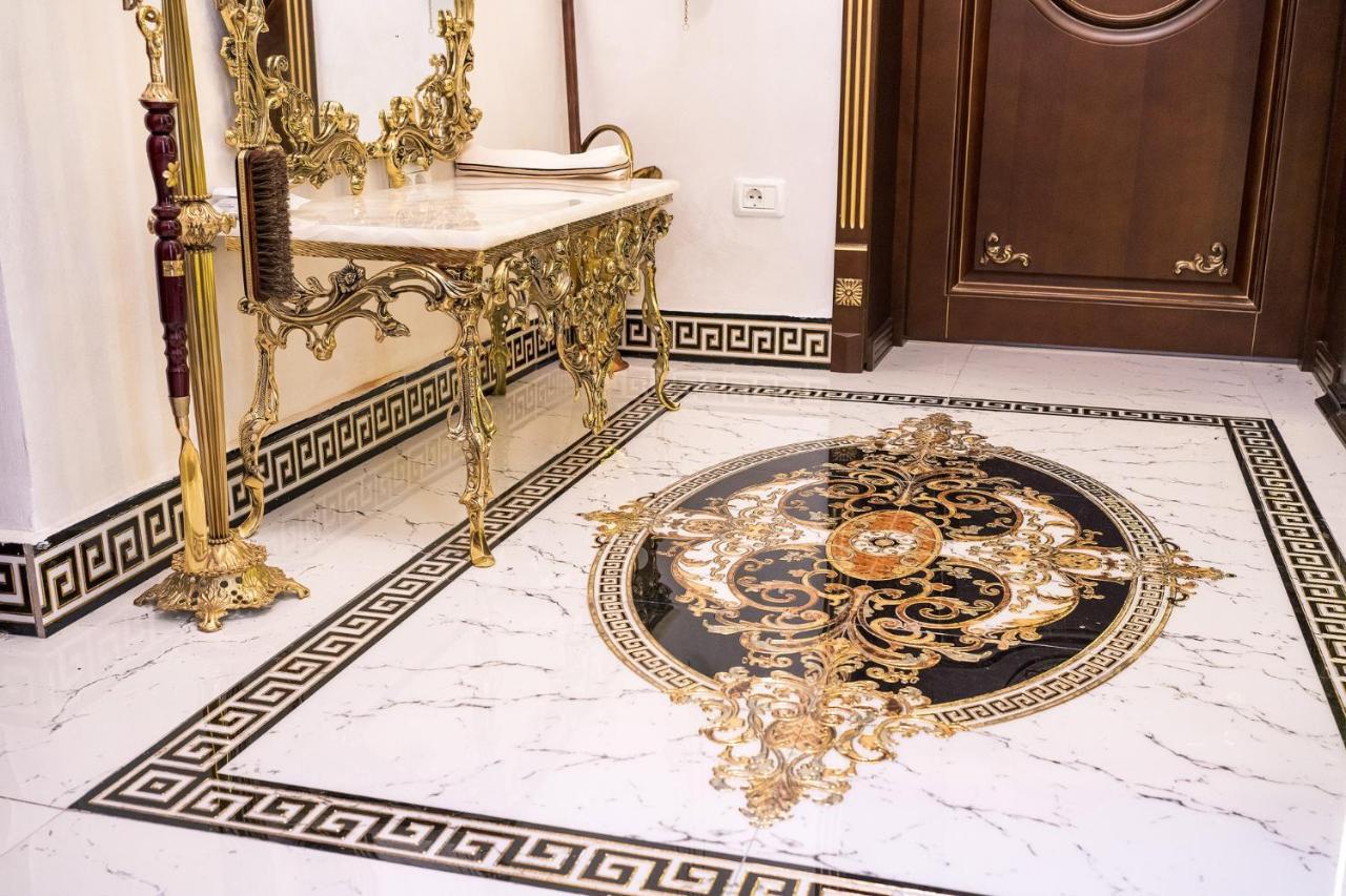 Private Museum Apartment With Antique Decor Bucureşti Ngoại thất bức ảnh