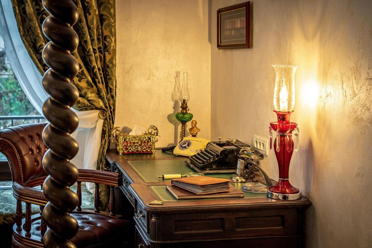 Private Museum Apartment With Antique Decor Bucureşti Ngoại thất bức ảnh