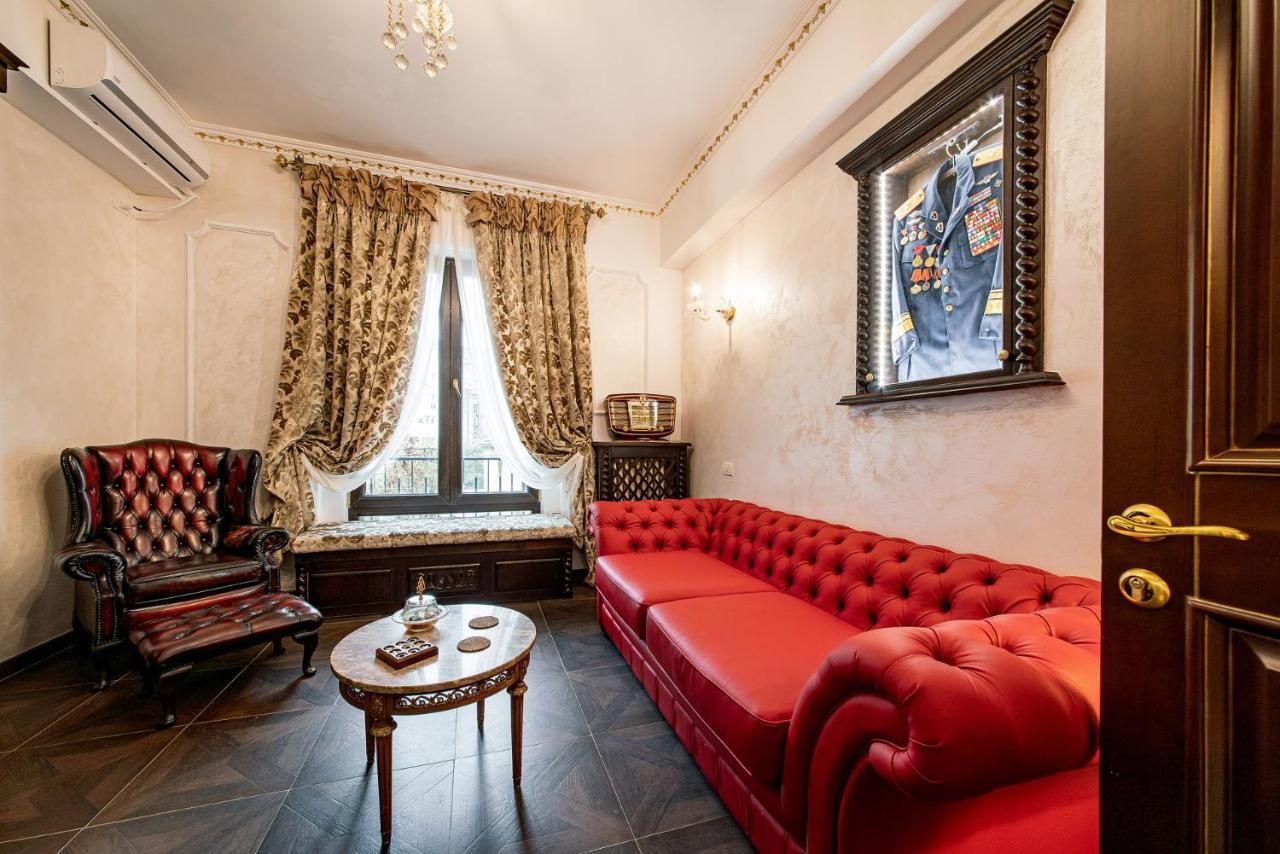 Private Museum Apartment With Antique Decor Bucureşti Ngoại thất bức ảnh