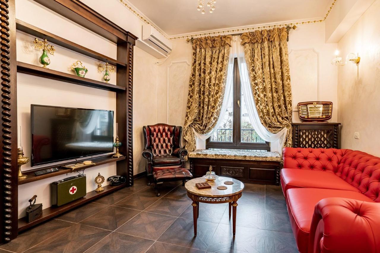 Private Museum Apartment With Antique Decor Bucureşti Ngoại thất bức ảnh