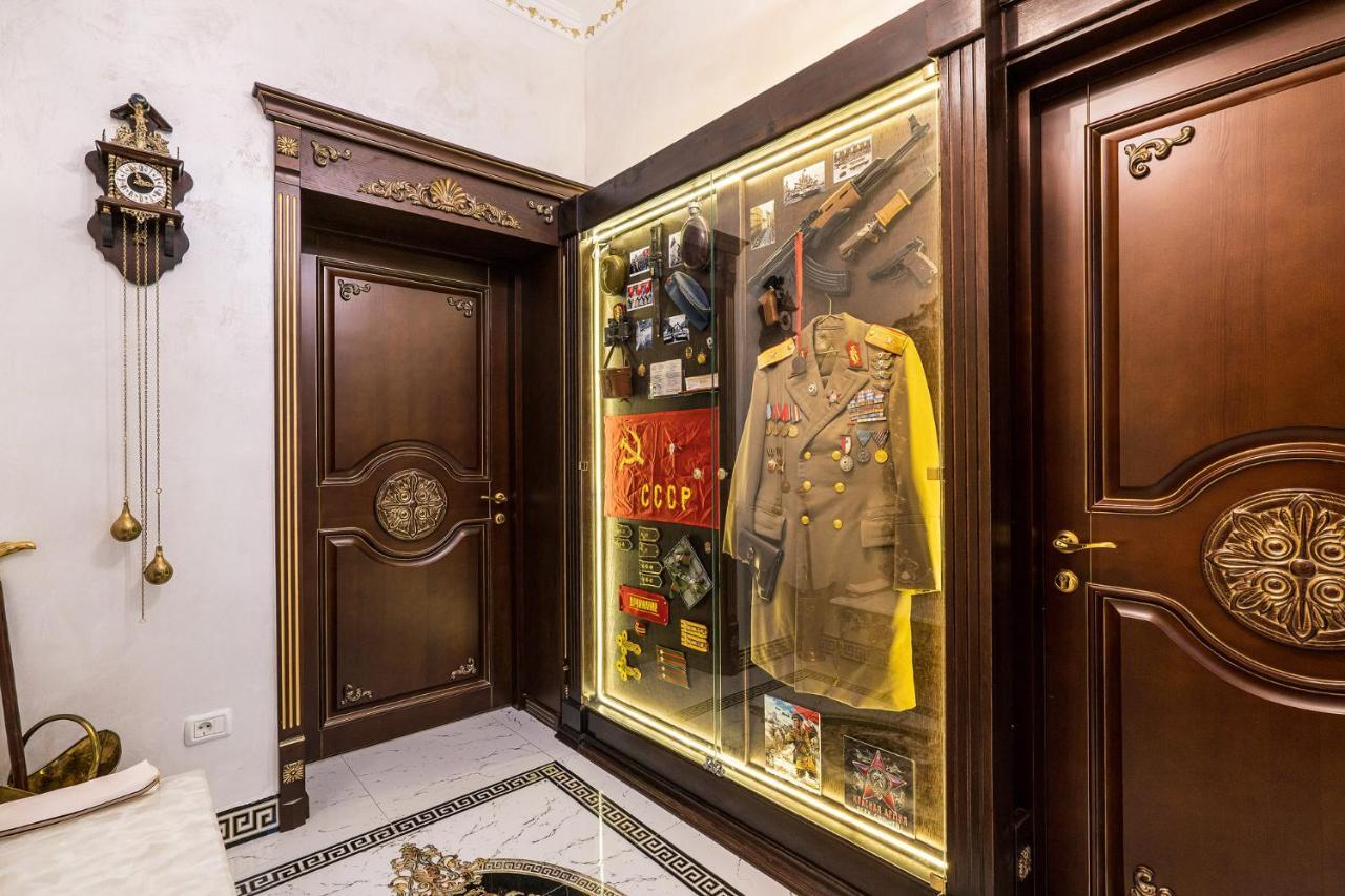 Private Museum Apartment With Antique Decor Bucureşti Ngoại thất bức ảnh