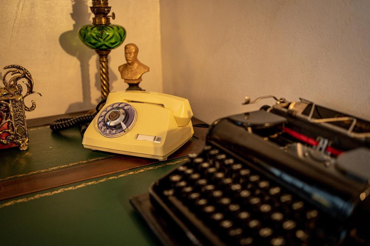 Private Museum Apartment With Antique Decor Bucureşti Ngoại thất bức ảnh