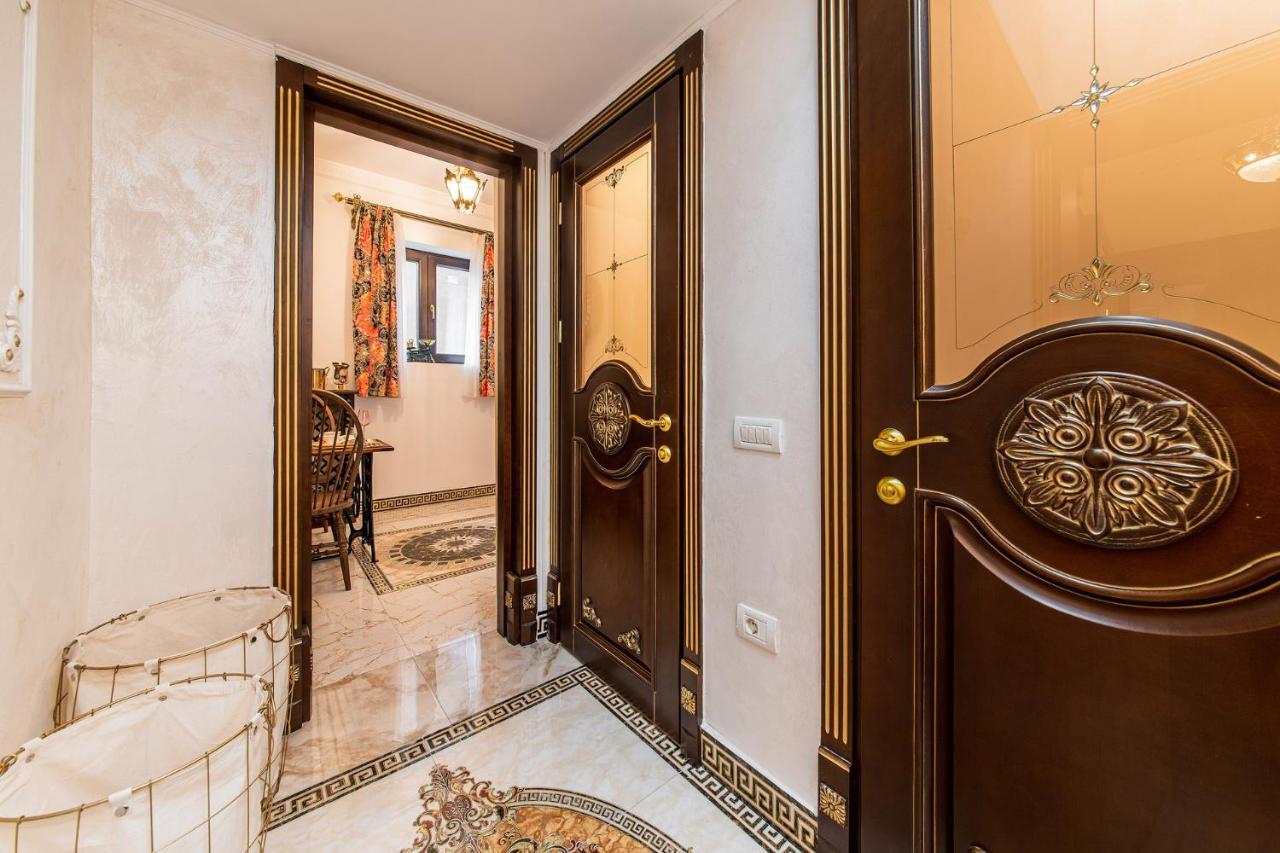 Private Museum Apartment With Antique Decor Bucureşti Ngoại thất bức ảnh