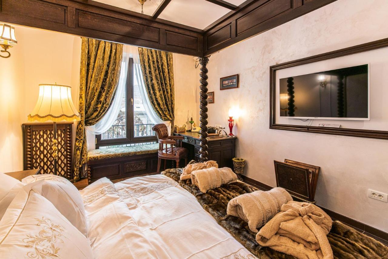 Private Museum Apartment With Antique Decor Bucureşti Ngoại thất bức ảnh