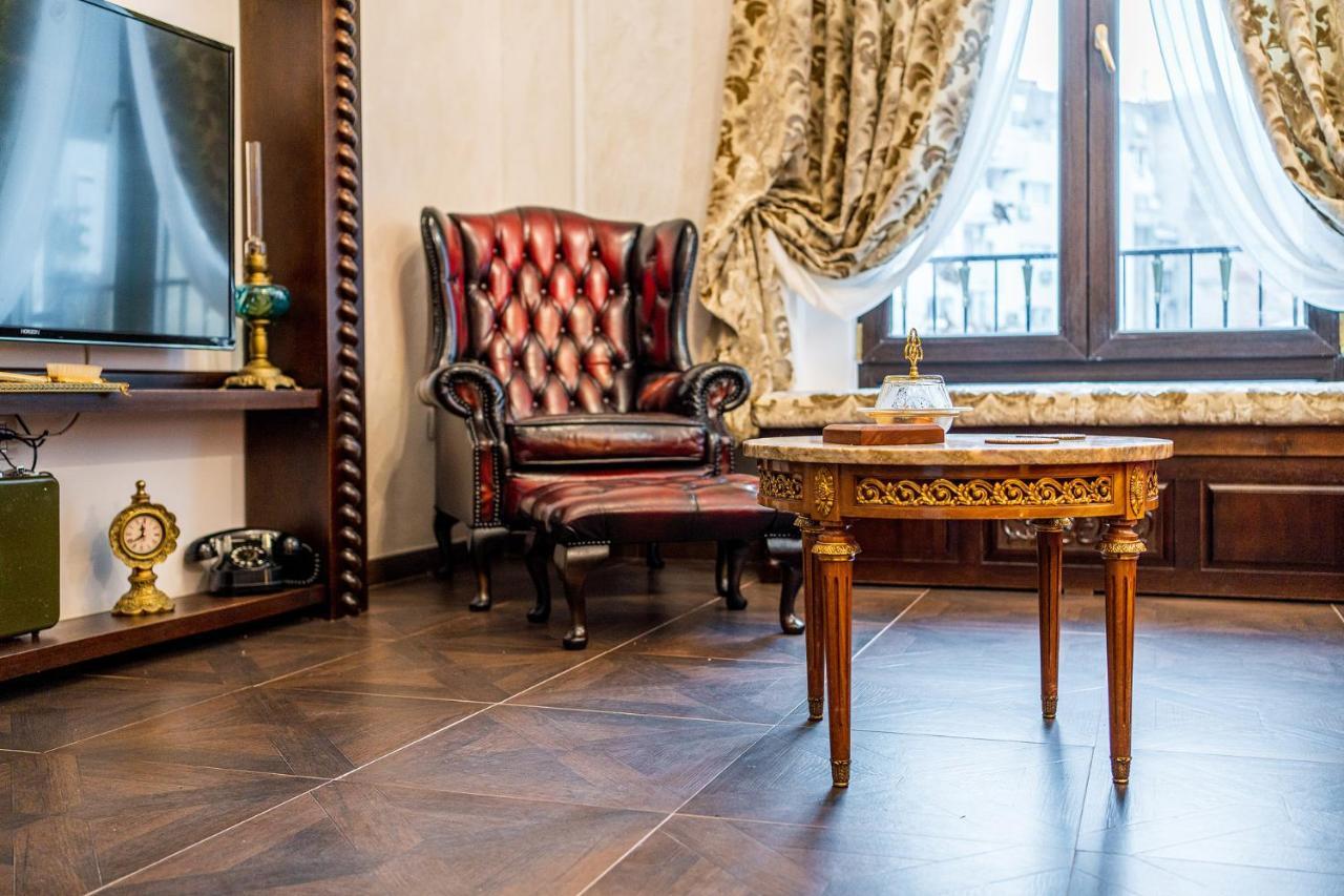 Private Museum Apartment With Antique Decor Bucureşti Ngoại thất bức ảnh